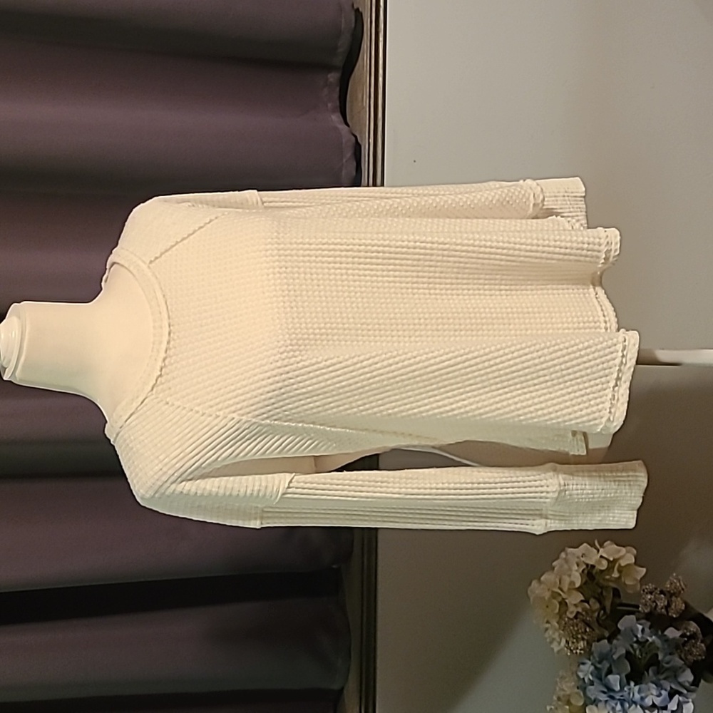 eri & ali Lightweight Sweater Top - Medium
